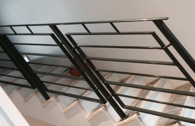 RSG4400 staircase railings during installation.