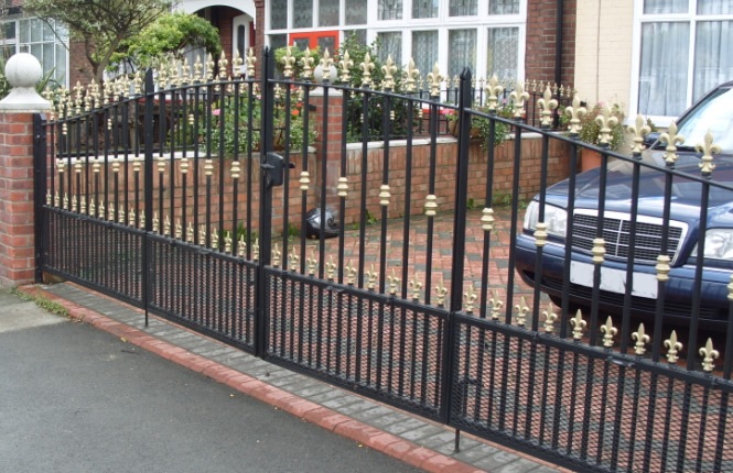RSG3200 driveway gates on a domectic property in Morden, South West London.